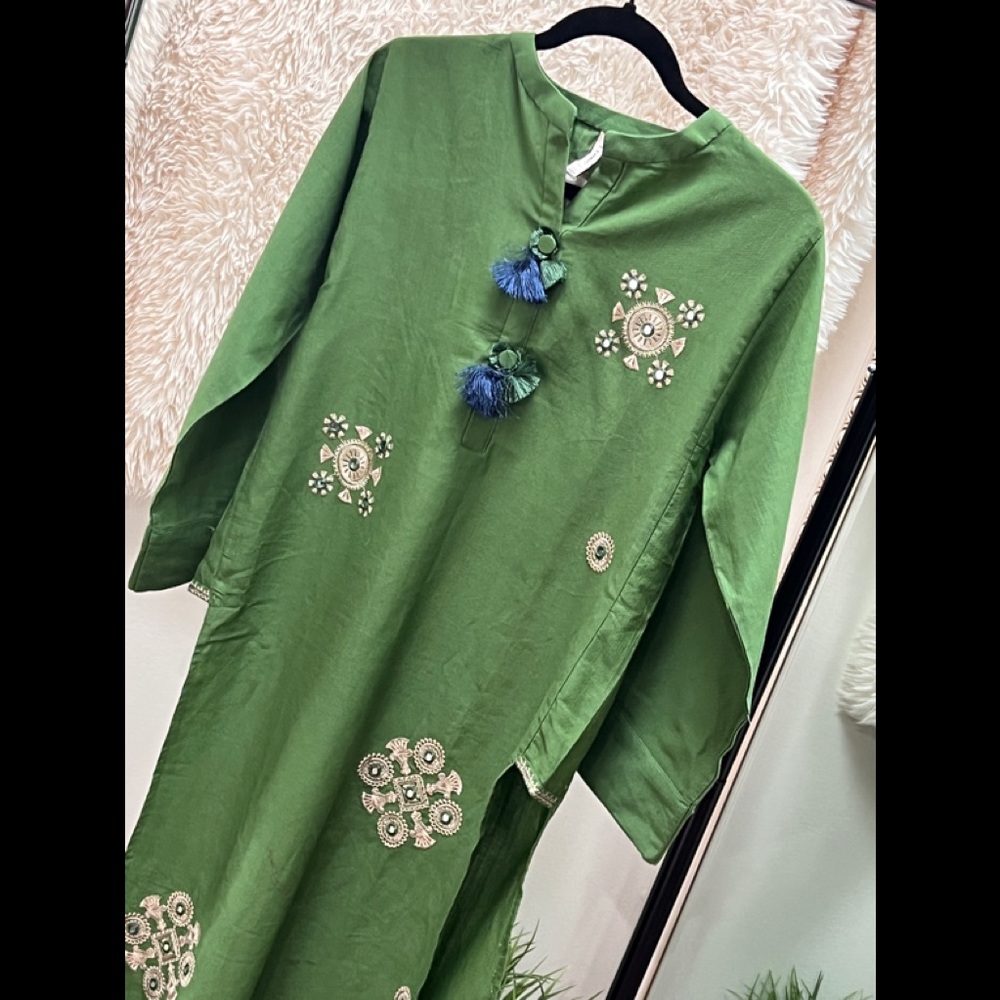 ETHIC cotton karandy embroidered long side cut kurta with motif on back.